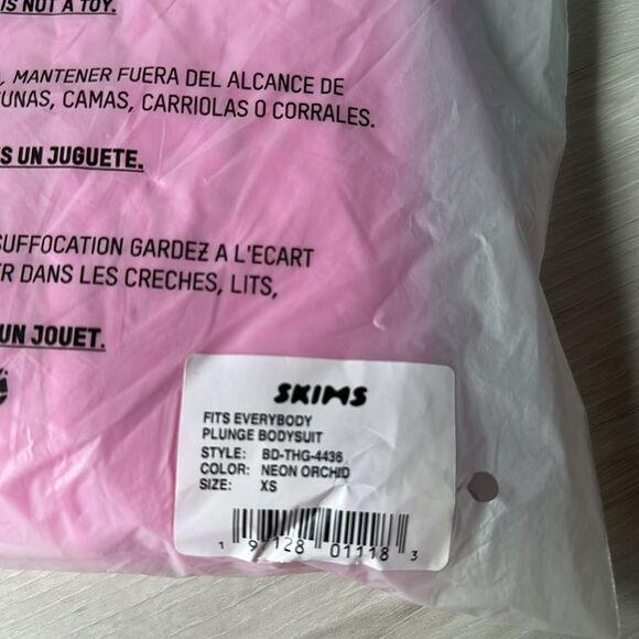 SKIMS Fits Everybody PLUNGE BODYSUIT Neon Orchid XS‎ NWT in packaging - Picture 7 of 7
